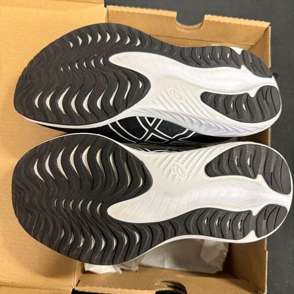 Asics Gel Excite 10 Black White Running Shoes Sneakers 5.5 Wide - Picture 5 of 7